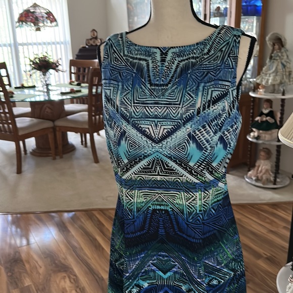 Maggy London Batik Style Fit and Flare Dress     Size 12   Excellent Condition - Picture 2 of 5